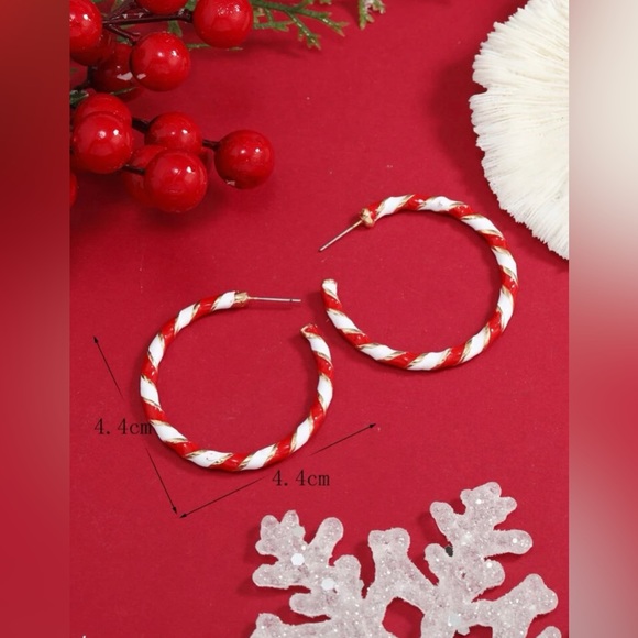 🛑((SOLD IN BOUTIQUE))🛑Candy Stripe Look Christmas Hoop Earrings - Picture 3 of 5
